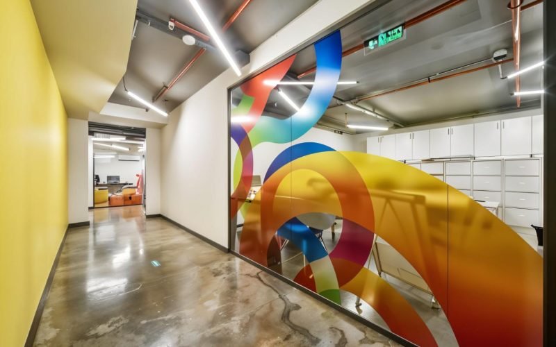 اللوحات الداخليه في المكاتب والمباني