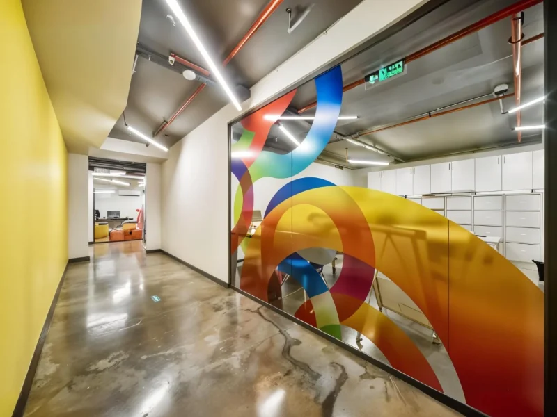 اللوحات الداخليه في المكاتب والمباني